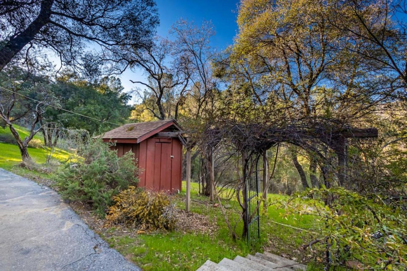 Sierra Vista Lookout Lodge: Creekside Retreat Near Bass Lake & Yosemite North Fork Exterior photo